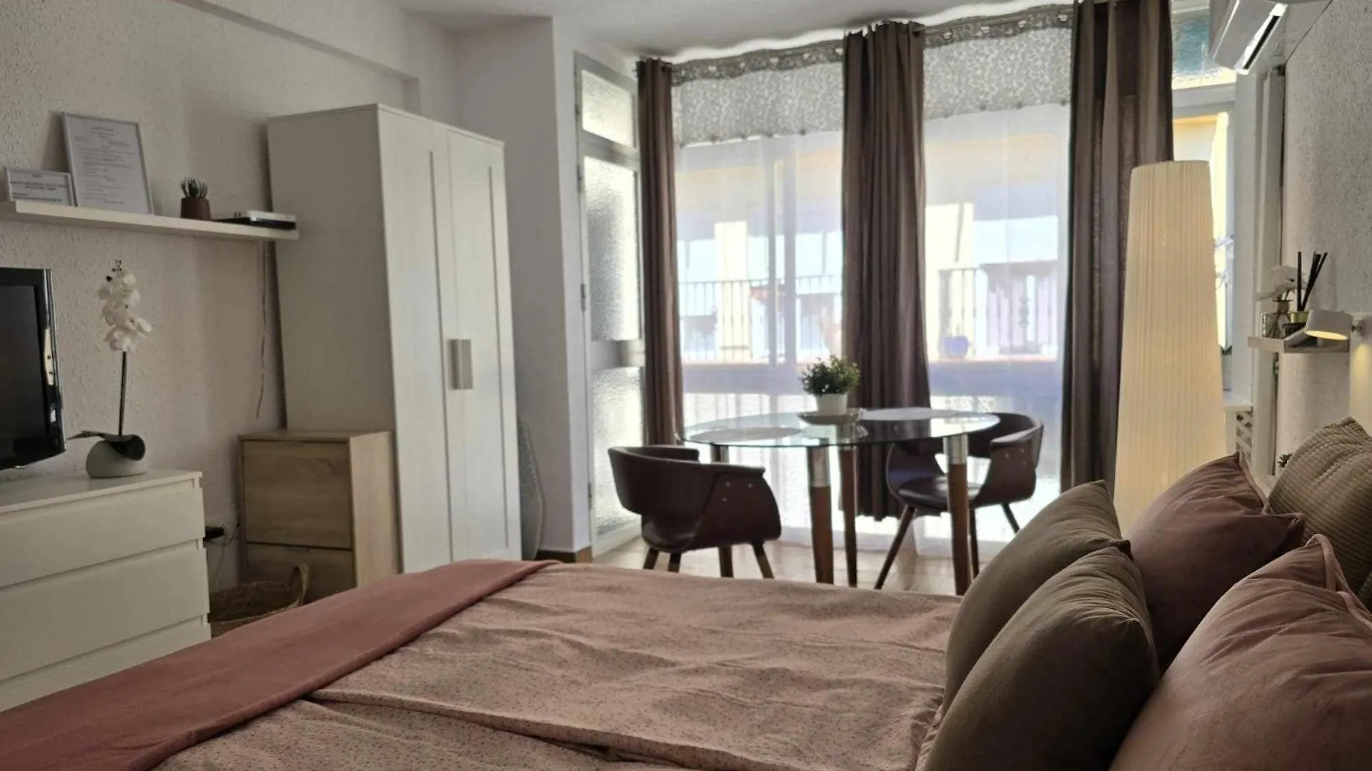 Harbor Studio Apartment In Fuengirola 0*,
