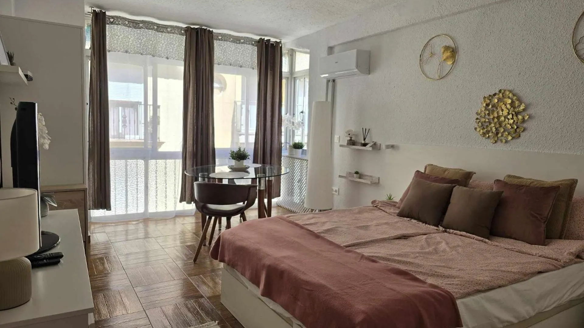 Harbor Studio Apartment In Fuengirola
