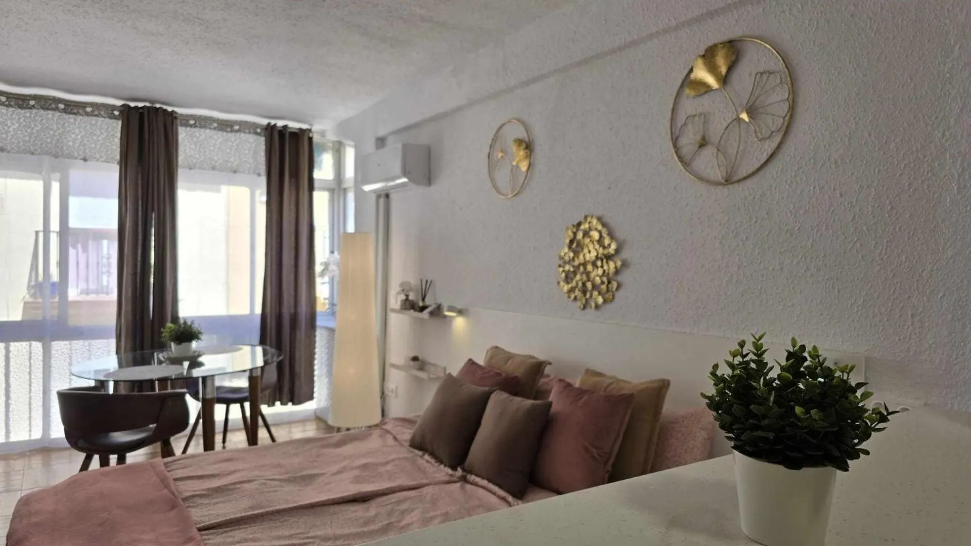 Harbor Studio Apartment In Fuengirola
