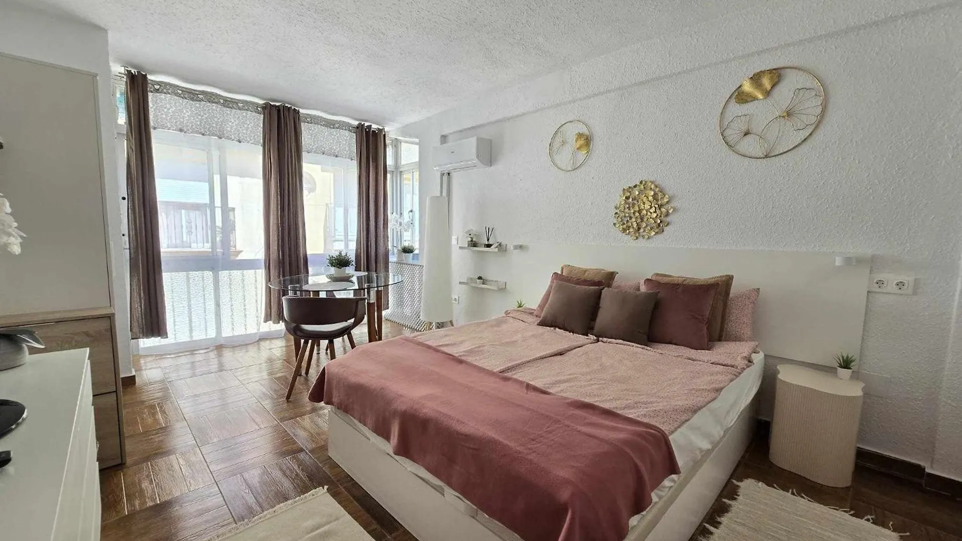 Harbor Studio Apartment In Fuengirola